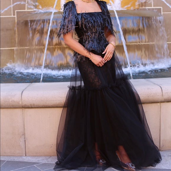 Eman Alajlan beautiful maxi black dress in size 4. Worn once for pictures. - Picture 2 of 2